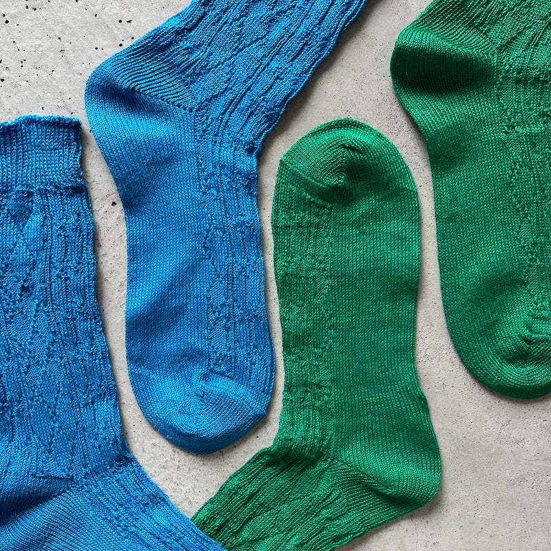 4-2011｜Linen Cable Pattern Socks